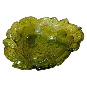 Vintage Indiana pressed glass bowl in loganberry or avocado green leaf & berry